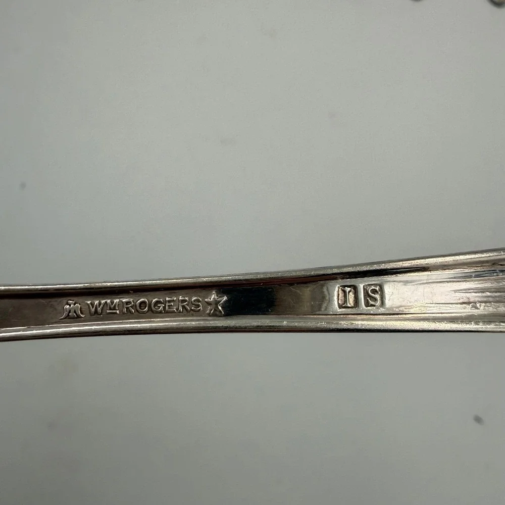 Wm Rogers IS Silver Plate Flatware Set 8pc 1939 Adoration Pattern Floral Vintage